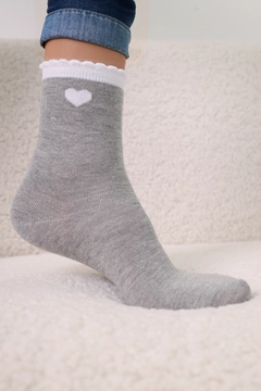 Ein Bekleidungsmodell aus dem Großhandel trägt all12304-set-of-3-socks-gray-&-white, türkischer Großhandel Socken von Allday