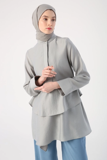 A wholesale clothing model wears  Flounced Half Placket Tunic - Gray
, Turkish wholesale Tunic of Allday