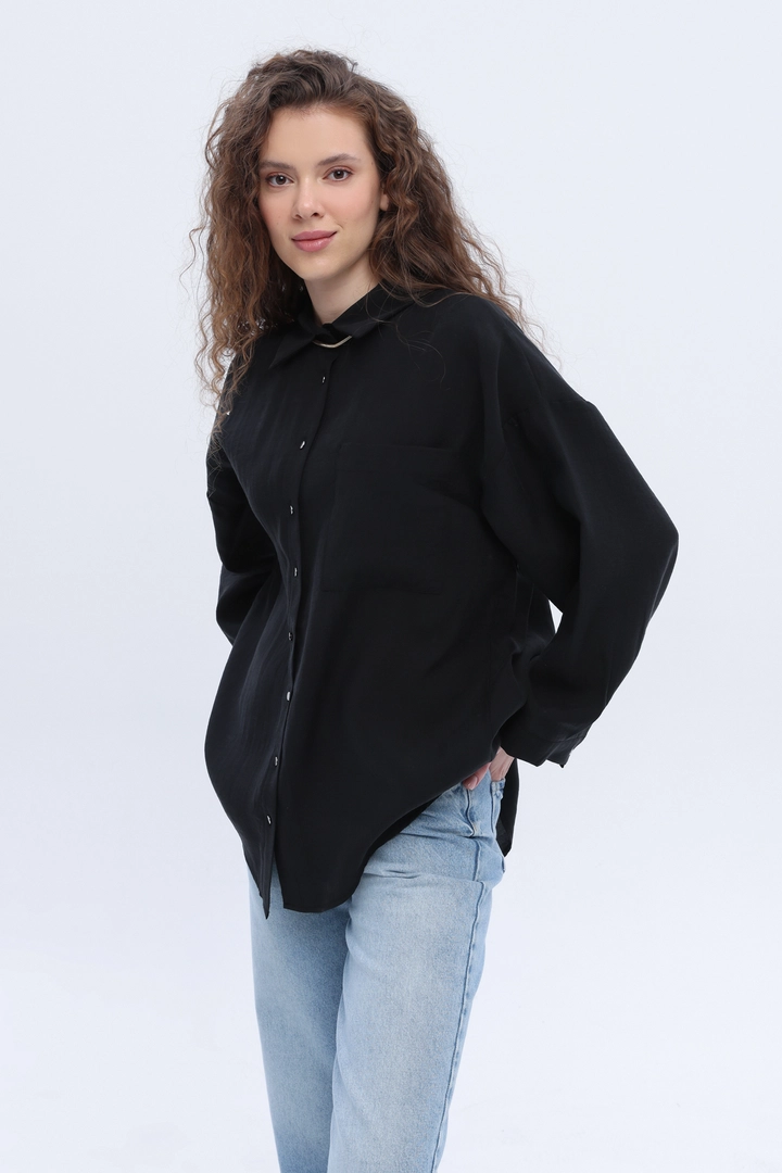A wholesale clothing model wears all12381-oversize-metal-buttoned-modal-shirt-tunic-black, Turkish wholesale Tunic of Allday