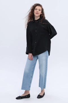 A wholesale clothing model wears all12381-oversize-metal-buttoned-modal-shirt-tunic-black, Turkish wholesale Tunic of Allday