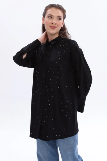 Una modella di abbigliamento all'ingrosso indossa  Tunica camicia Stoned - Nera
, vendita all'ingrosso turca di Tunica di Allday