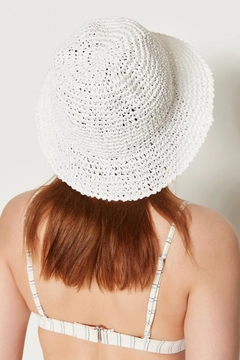 A wholesale clothing model wears axs11498-hand-knitted-straw-hat-white, Turkish wholesale Hat of Axesoire
