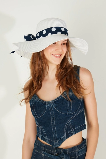 A wholesale clothing model wears  Navy Blue Polka Dot Wide Straw Hat With Bow - White
, Turkish wholesale Hat of Axesoire