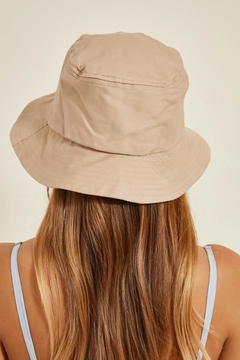 A wholesale clothing model wears axs11550-bucket-hat-beige, Turkish wholesale Hat of Axesoire