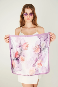 A wholesale clothing model wears axs11635-flower-patterned-bandana-scarf-purple, Turkish wholesale Scarf of Axesoire