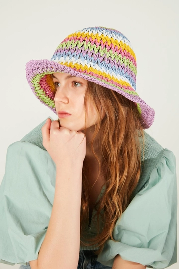 Una modella di abbigliamento all'ingrosso indossa  Cappello Di Paglia Largo Lavorato A Mano - Lilla
, vendita all'ingrosso turca di Cappello di Axesoire