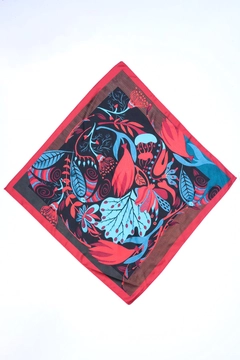 Una modella di abbigliamento all'ingrosso indossa axs11697-ethnic-floral-patterned-bandana-scarf-red, vendita all'ingrosso turca di Sciarpa di Axesoire