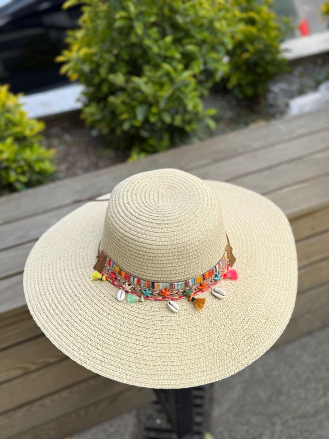 Axesoire Wide Straw Hat With Sea Shell Accessories Beige Wholesale Clothing Casual