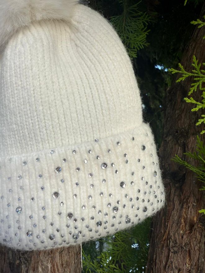 Axesoire Λευκό Glam Casual Μπερές Με Sequined Χονδρικό εμπόριο ενδυμάτων Σαλόνι