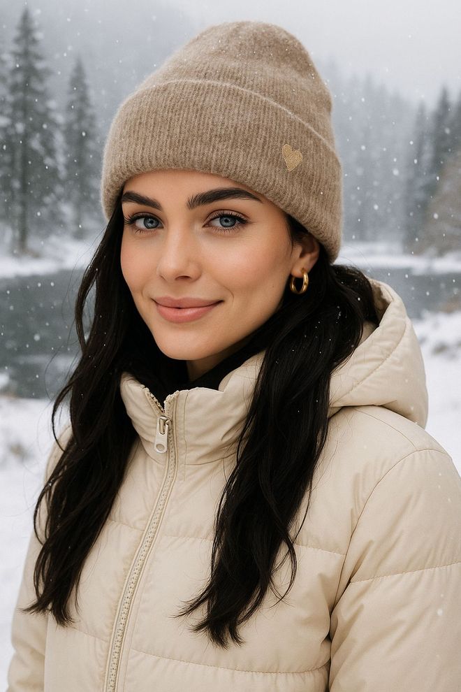 Axesoire Berretto Beige Con Cuori Per Autunno/Inverno Abbigliamento all'ingrosso Casuale