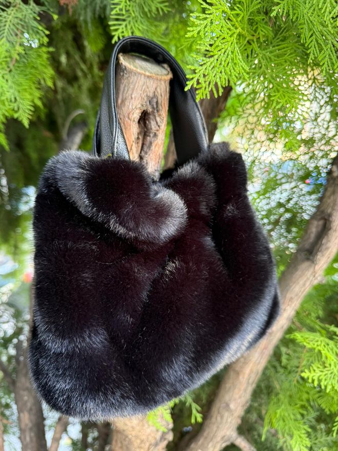 Axesoire Bolsa De Pelúcia Com Alça De Couro 15x25 Cm Preta Roupas por atacado 2