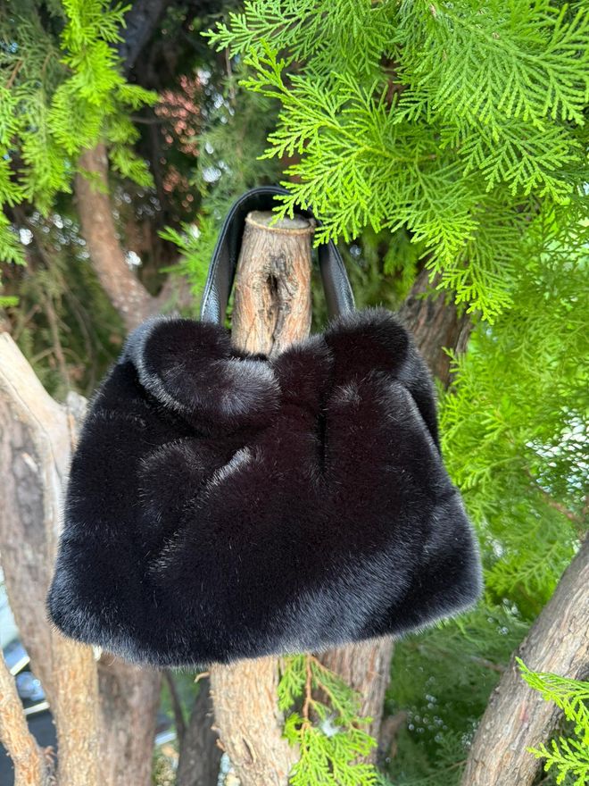 Axesoire Bolsa De Pelúcia Com Alça De Couro 15x25 Cm Preta Roupas por atacado 1