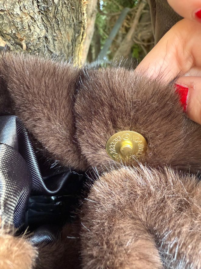 Axesoire Bolsa De Pelúcia Com Alça De Couro 15x25 Cm Marrom Roupas por atacado 3