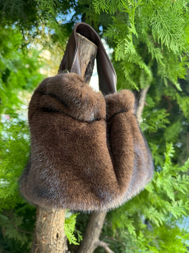 Axesoire Bolsa De Pelúcia Com Alça De Couro 15x25 Cm Marrom Roupas por atacado 2