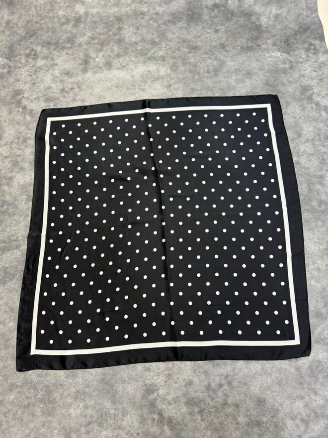 Axesoire Puantiye Desenli Şık Siyah Şal Toptan Giyim Gündelik