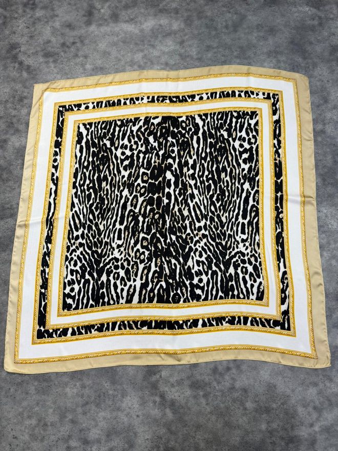 Axesoire Xaile Preto Elegante Com Padrão Animal Roupas por atacado Boho