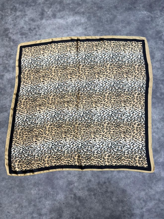 Axesoire Bej Hayvan Baskılı Şal Toptan Giyim Gündelik