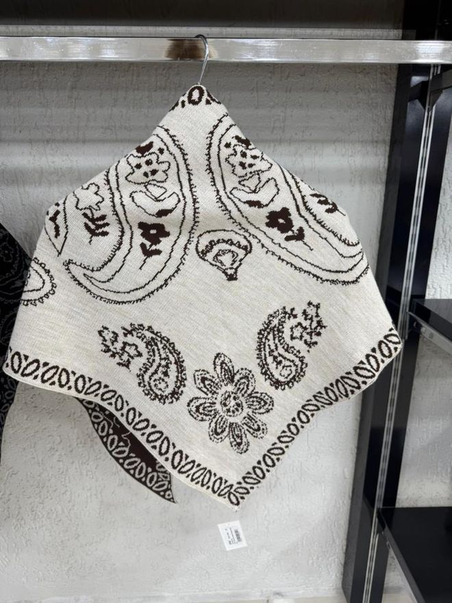 Axesoire Елегантен Бежов Шал С Пейсли И Флорални Мотиви Дрехи на едро Пролет