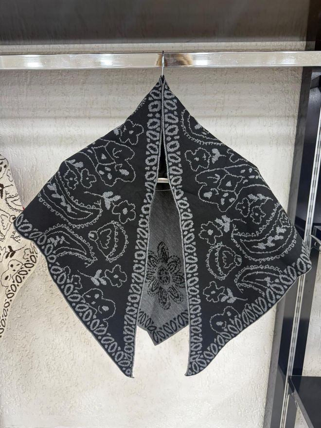 Axesoire Scialle Nero Elegante Con Motivo Paisley Abbigliamento all'ingrosso Autunno