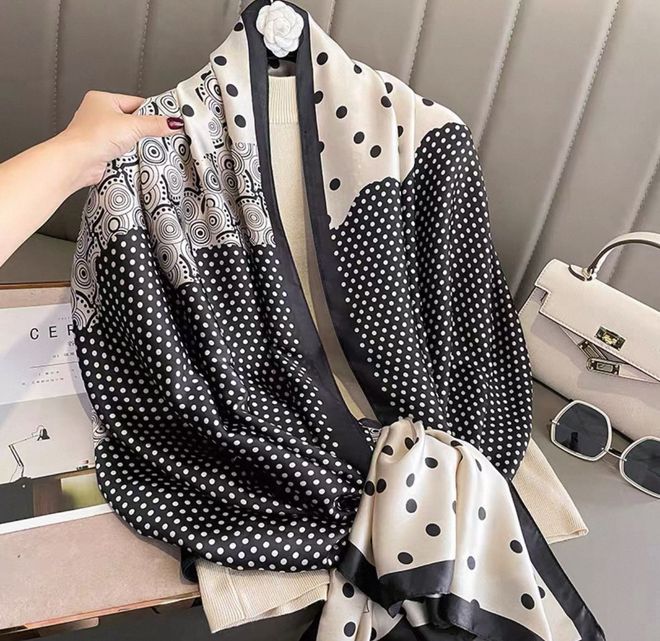 Axesoire Elegancki Czarny Szal W Grochy Hurtowa sprzedaż odzieży Casual