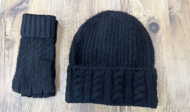 Axesoire Komplet Dzianin W Plecionej Czapce I Przyciętych Rękawiczkach Czarny Hurtowa sprzedaż odzieży 0