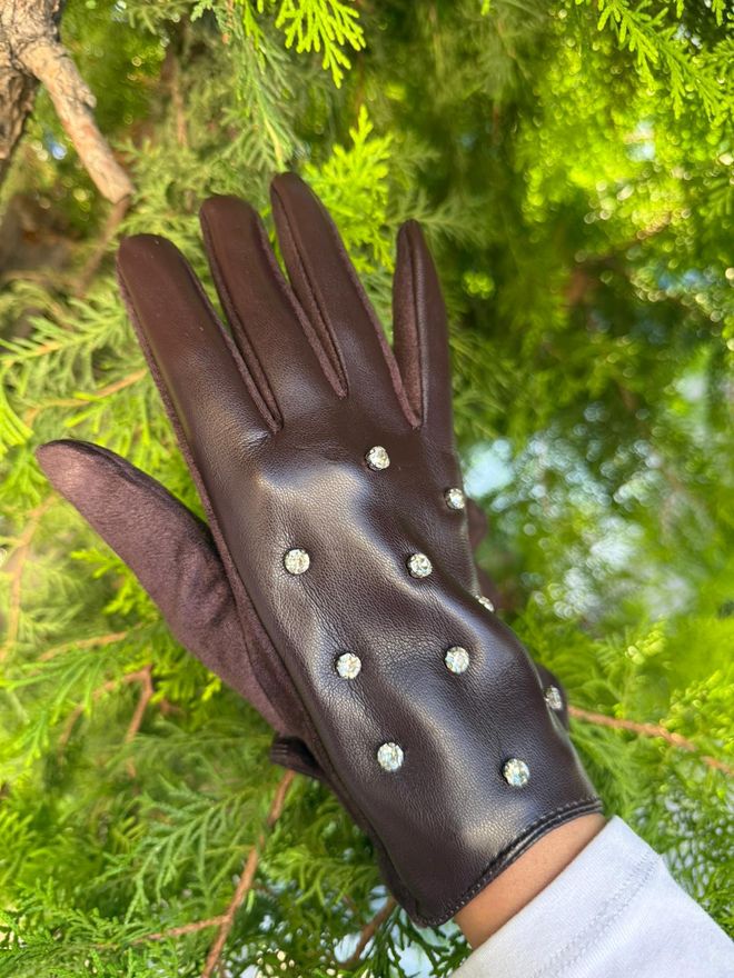 Axesoire Üzeri İncili Dokunmatik Kahve Deri Eldiven Toptan Giyim 3