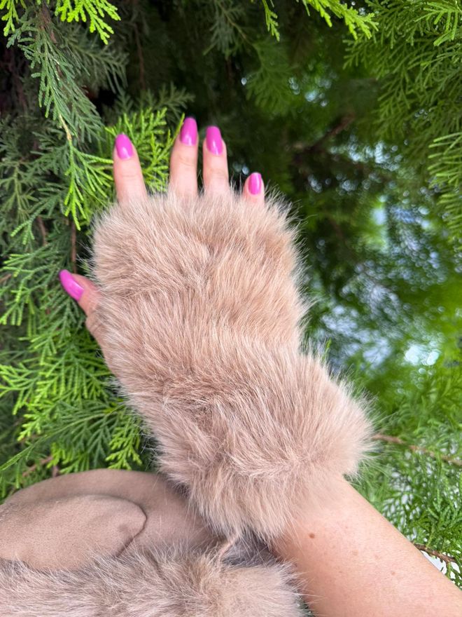 Axesoire İçi Süet Dışı Peluş Kürklü Eldiven Camel Toptan Giyim 1