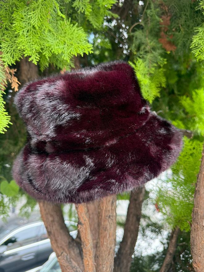 Axesoire Chapeau Rouge Bordeaux Ancien Vêtements en gros Lounge