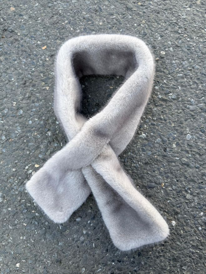 Axesoire Плюшевый Платок На Шнурке Со Вставкой Серый Оптовая продажа одежды 1