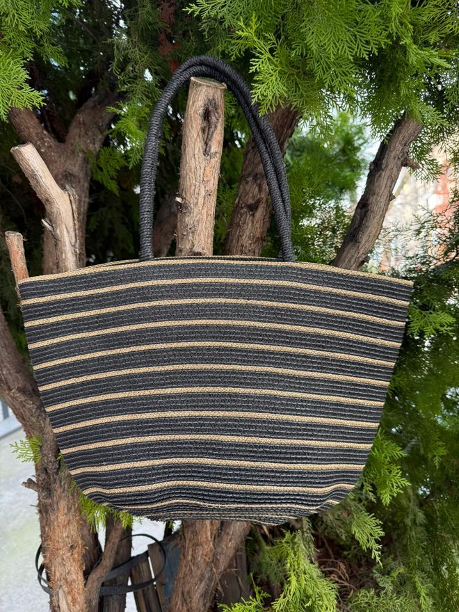Axesoire Črtasta Slamnata Torba 49x30 Cm Črna Oblačila na debelo 1