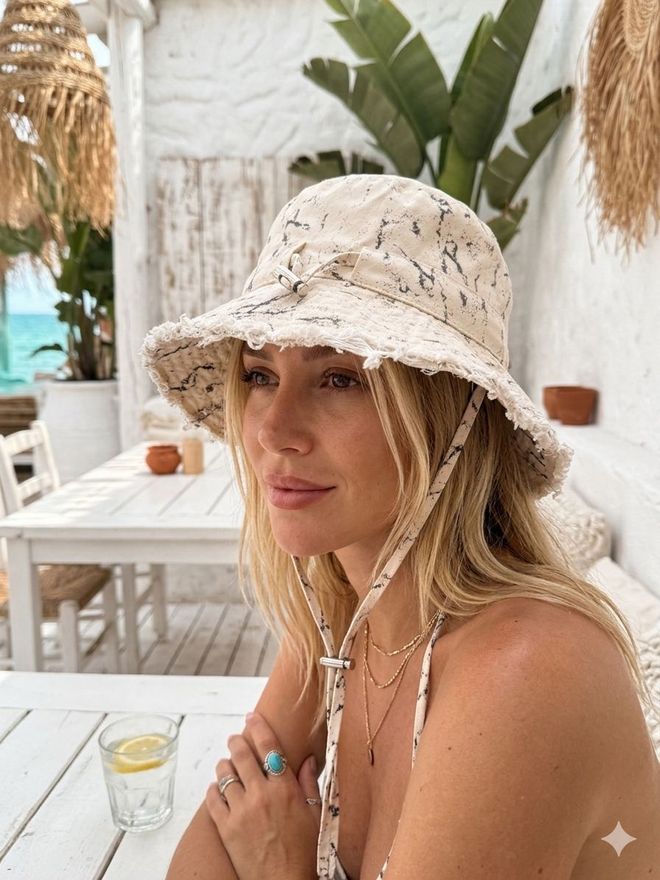 Axesoire قبعة بيج رخامي ذات نمط كاجوال وبوهو وستريت وير ملابس بالجملة غير رسمي