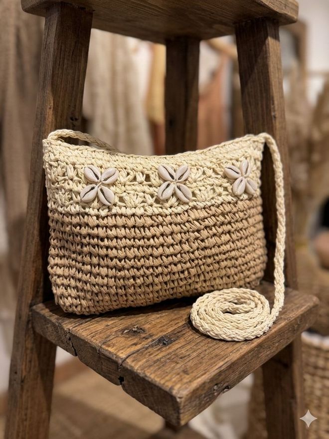 Axesoire Ψάθινη Τσάντα Χειροποίητη Πλεκτή Με Λεπτομέρεια Sea Shell 28x21 Cm Καμήλα Χονδρικό εμπόριο ενδυμάτων 0