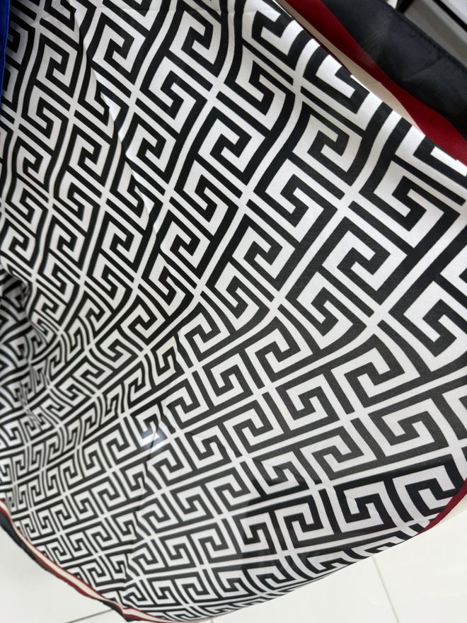 Axesoire Châle Noir Élégant Avec Motifs Géométriques Et Rayés Vêtements en gros Lounge