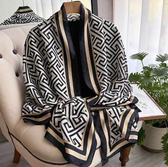 Axesoire Elegante Zwarte Sjaal Met Geometrisch Patroon Groothandel Kleding Casual