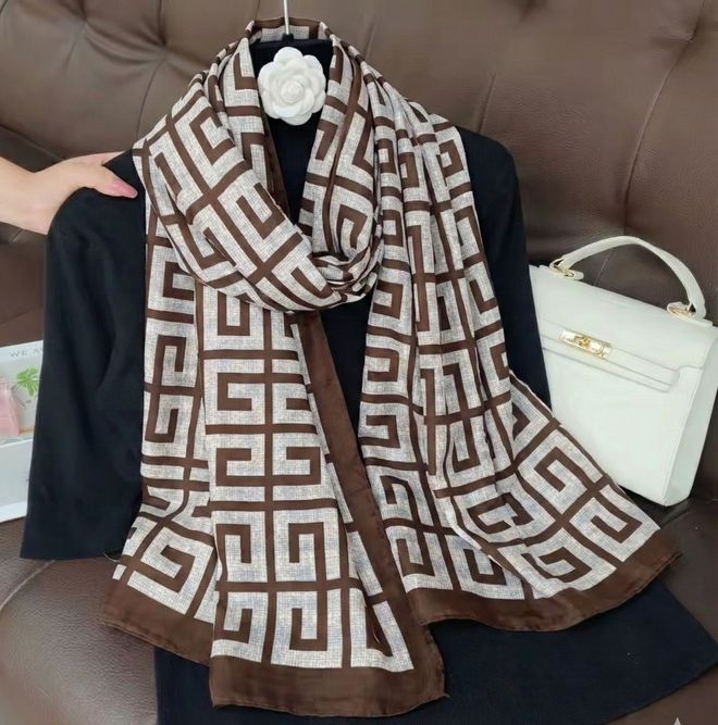 Axesoire شال بني أنيق مخطط هندسي لجميع المواسم ملابس بالجملة محتشم