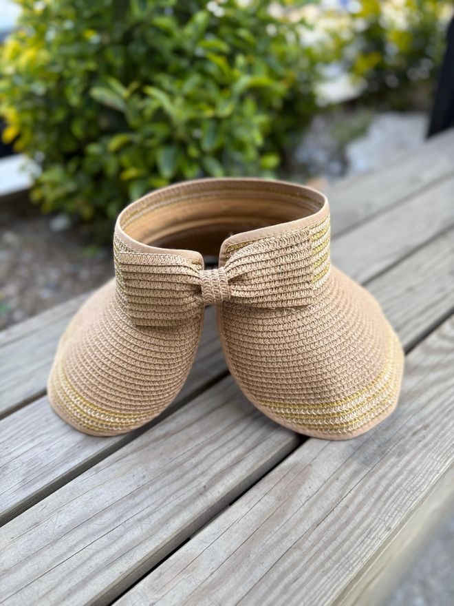 Axesoire Cappello Beige Elegante Casual Per Spiaggia E Festa Abbigliamento all'ingrosso Casuale