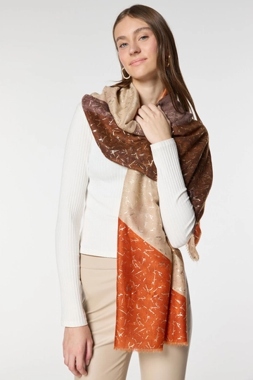 A wholesale clothing model wears  Ethnic Patterned  Gilded And Tasseled Shawl - Orange
, Turkish wholesale Shawl of Axesoire