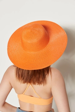 A wholesale clothing model wears axs10072-wide-straw-hat-orange, Turkish wholesale Hat of Axesoire