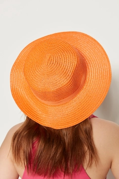 A wholesale clothing model wears axs10085-wide-straw-hat-orange, Turkish wholesale Hat of Axesoire