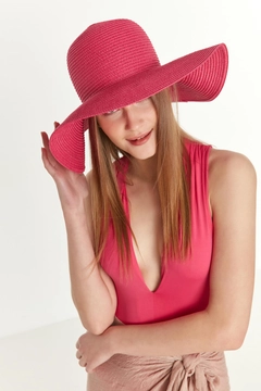A wholesale clothing model wears axs10281-wide-straw-hat-fuchsia, Turkish wholesale Hat of Axesoire