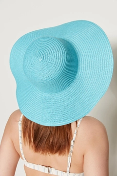 A wholesale clothing model wears axs10457-wide-straw-hat-turquoise, Turkish wholesale Hat of Axesoire