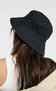 A wholesale clothing model wears axs10427-bucket-hat-black, Turkish wholesale Hat of Axesoire