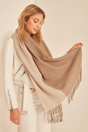A wholesale clothing model wears  Soft Textured Herringbone Patterned Thick Shoulder Shawl Scarf - Mink
, Turkish wholesale Shawl of Axesoire