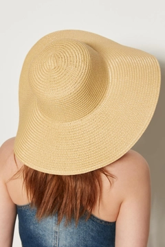 A wholesale clothing model wears axs10665-light-wide-straw-hat-beige, Turkish wholesale Hat of Axesoire