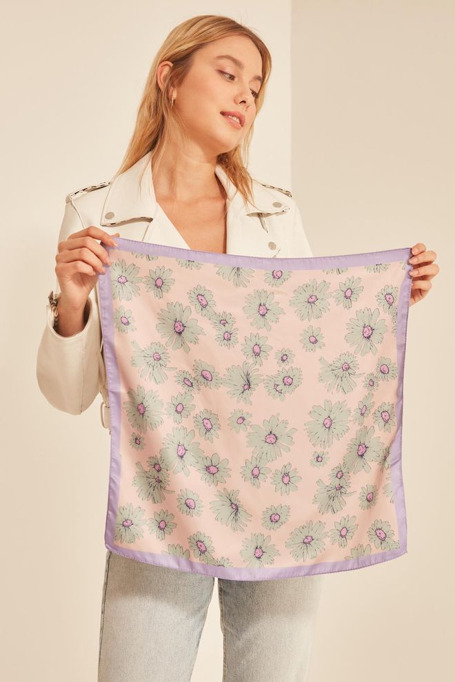 Axesoire Lenço Bandana com Padrão de Flor Clara Lilás Roupas por atacado 0
