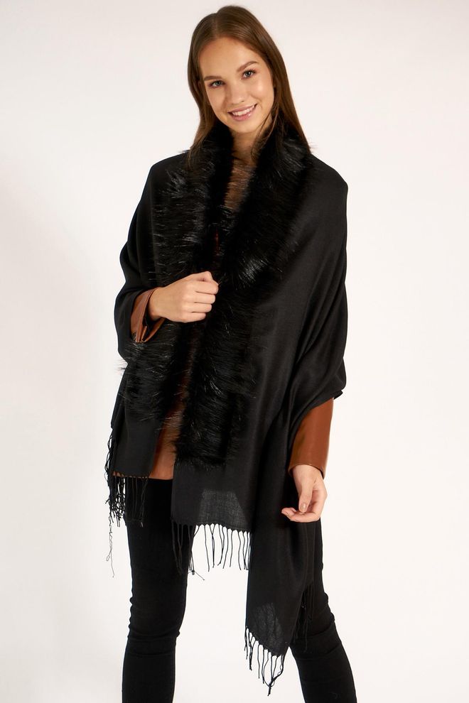 Axesoire Harige Poncho met Kwastjes Yl Zwart Groothandel Kleding Casual