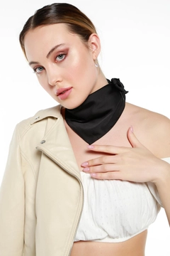 A wholesale clothing model wears axs10830-scarf-black, Turkish wholesale Scarf of Axesoire