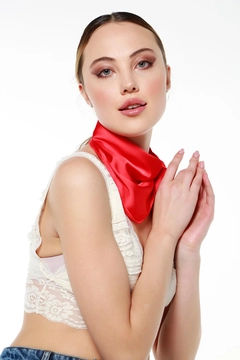 A wholesale clothing model wears axs10953-scarf-red, Turkish wholesale Scarf of Axesoire
