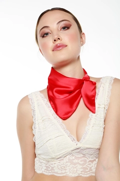 Een kledingmodel uit de groothandel draagt axs10953-scarf-red, Turkse groothandel Sjaal van Axesoire