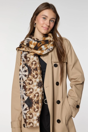 Een kledingmodel uit de groothandel draagt  Sjaal met sneeuwvlokpatroon - Zwart
, Turkse groothandel Sjaal van Axesoire